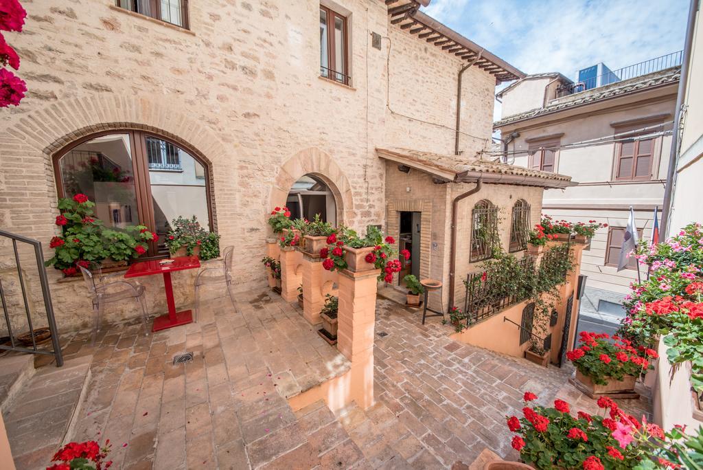 Hotel Sorella Luna Assisi Esterno foto